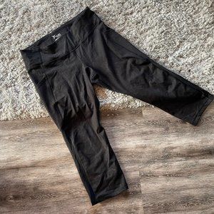 Old Navy Go-dry Active Black Leggings Size Large 3/4 Length with side mesh panel
